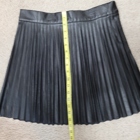 Lulus Faux Leather Skirt Size M - Picture 5 of 8